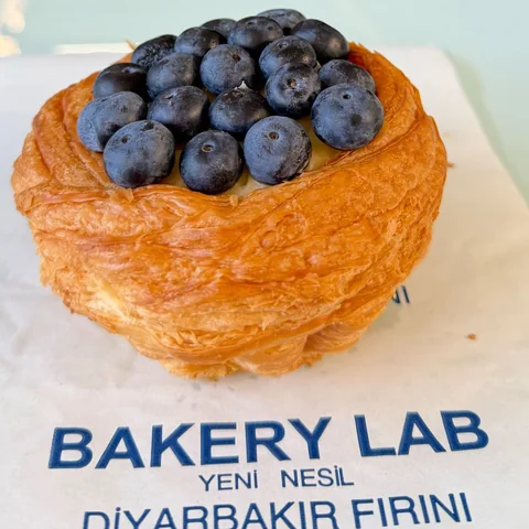 Yaban Mersinli Danish Kruvasan